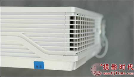 明基(BENQ)W100投影機的燈泡和散熱