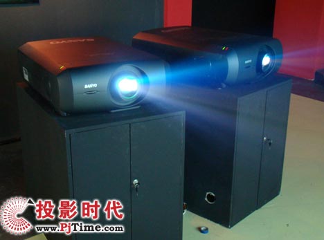 PLC-XF4700CͶӰC(j) *2 Ļƴ