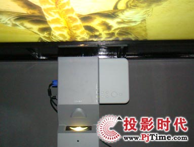PLC-XL500CͶӰC(j)̽汳Ͷ