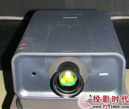 界首創(chuàng)4LCD投影機——三洋PLC-XP2000CL
