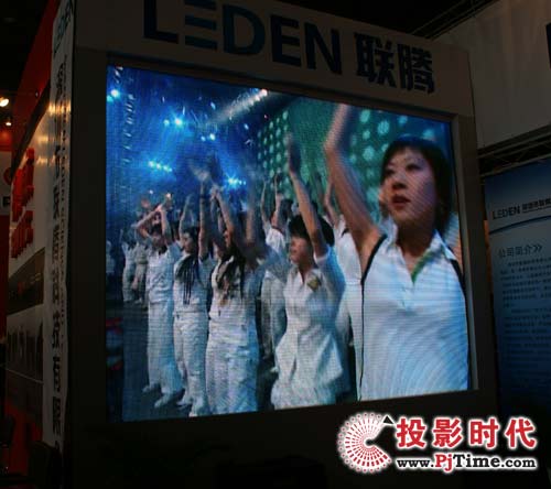 聯(lián)騰展出的全彩顯示屏