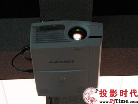 三菱FL7000U投影機