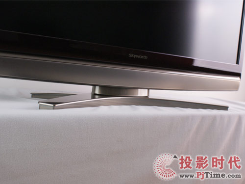 創維42L03RF液晶電視:酒紅高光無痕工藝外觀