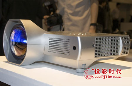 結合白板營造互動教學新體驗 四大短焦教育投影對比分析