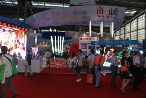 鑫彩光電盛裝出席第11屆中國國際光電博覽會(CIOE2009)