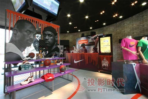 觸控式數(shù)字告示為耐克零售商店帶來(lái)銷售革命
