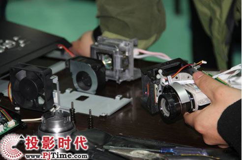 йW(xu)ۺ(w)̎F(xin)(chng)W(xu)(x)ͶӰC(j)(ni)Y(ji)(gu)