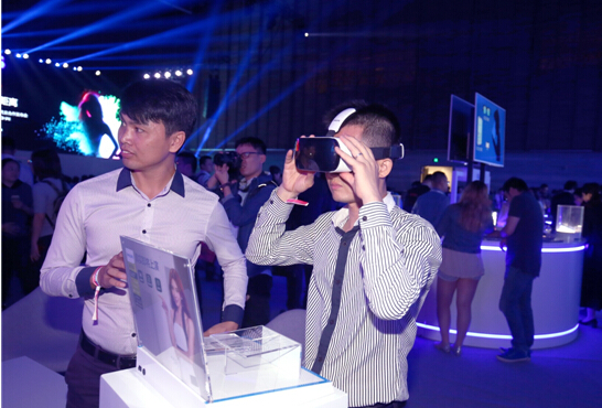 真實即將上演!飛利浦VR新品打造VIP觀影體驗