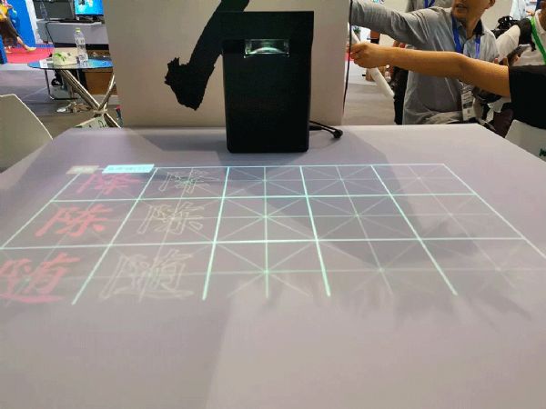 ҕp{⼤ͶӰ״2019 InfoComm China