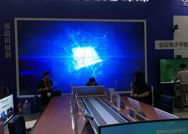 Ɵo(w)(hu)h PHILIPS@Infocommչ