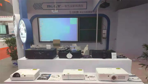 ROLYͶӰC(j)Ӹ߲(hu)AMɹ -s7±INFOCOMM
