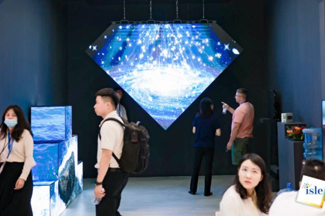 TCLÔyȫ½QLED(j)ԪXR̓M(chng)TSϵСgTSϵCOBԼNXTHUBϵV60proǻƽ及(qing)(sh)ISLEչ