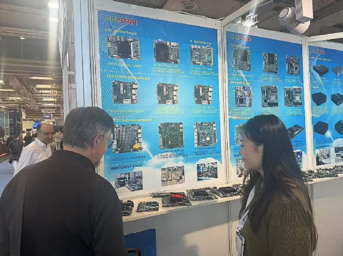 愛鑫微嵌入式無風扇多功能工控機閃耀德國工業展